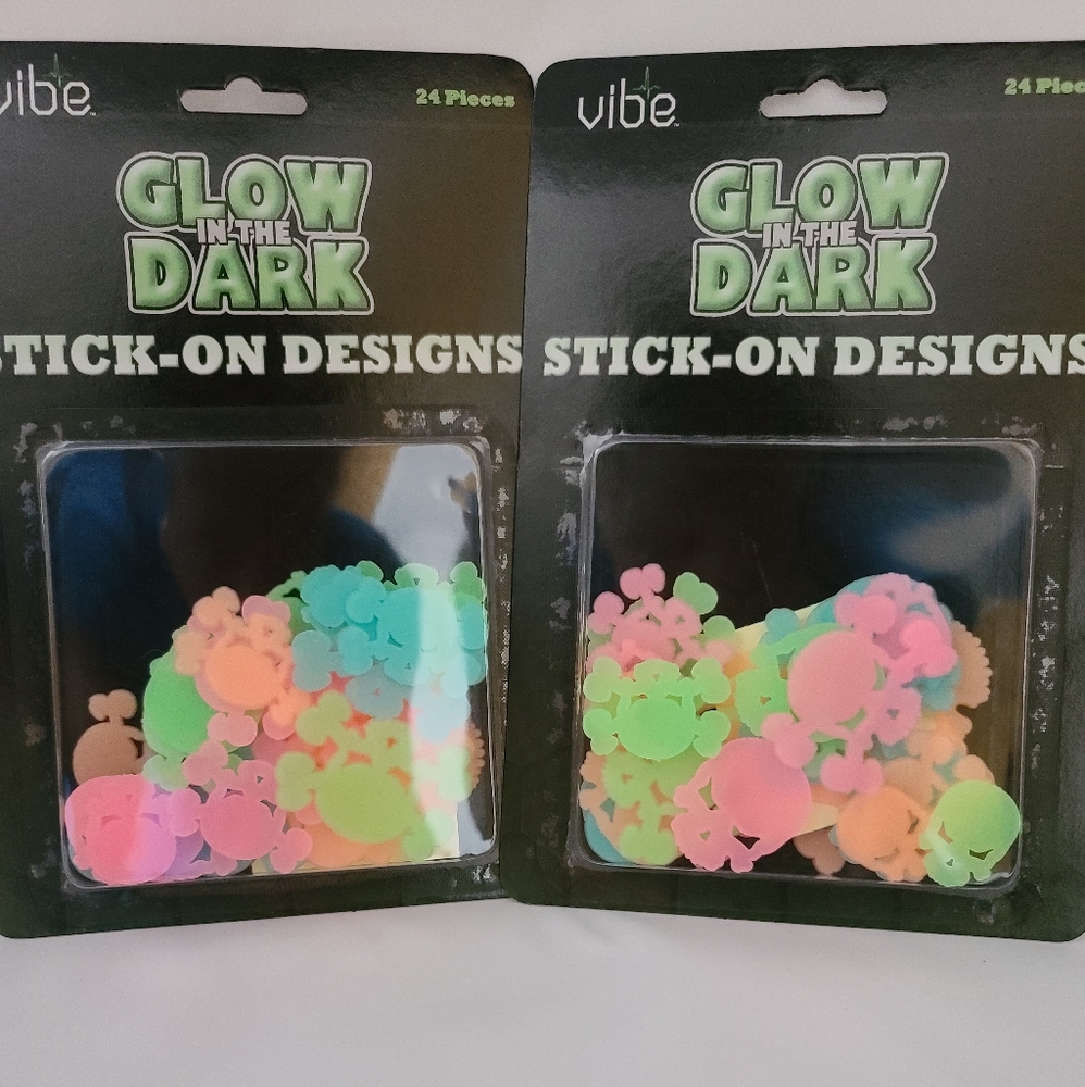 48 Piece Glow in the Dark Multicolor Skulls Wall